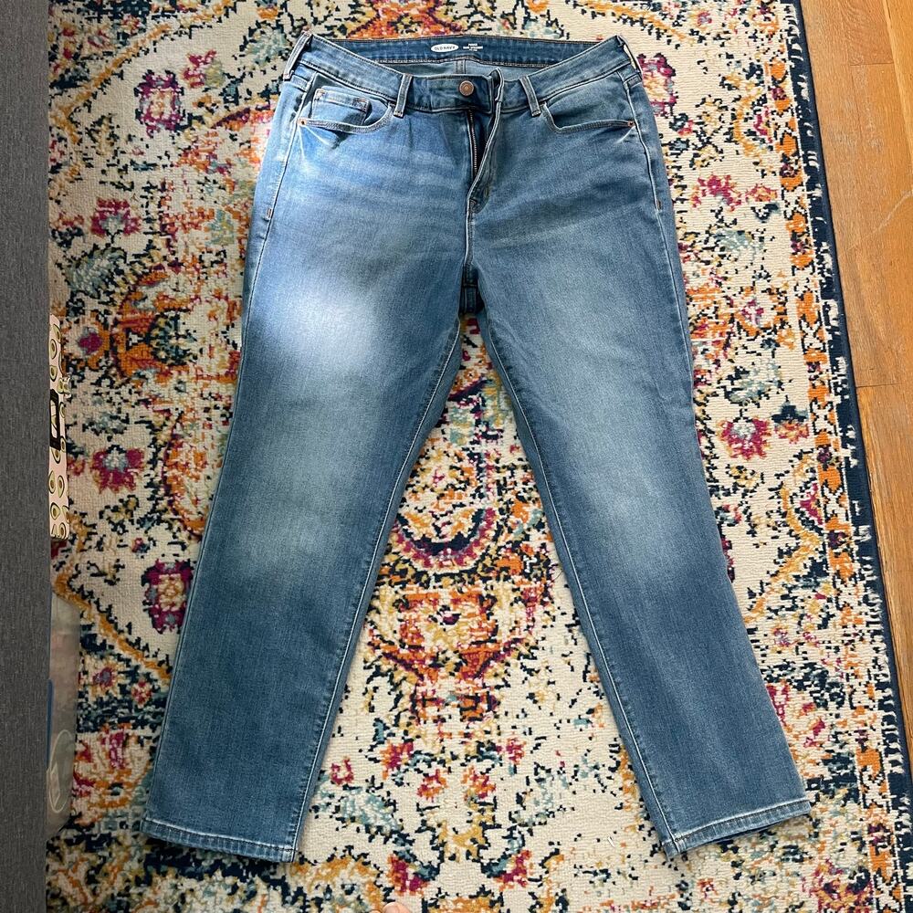 LIGHT BLUE STRETCHY STRAIGHT LEG JEANS (MID RISE) SUPER SOFT, IN GREAT CONDITION